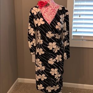 🌺New York & Company Wrap Dress Size Medium